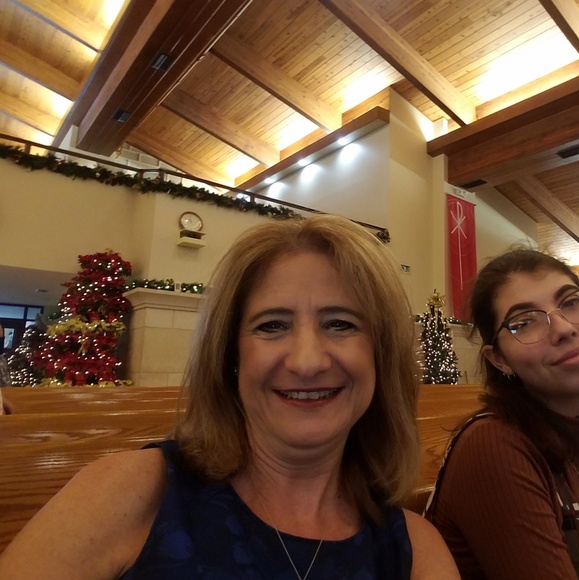 Meet your Posher, Stephanie - Picture 1 of 1